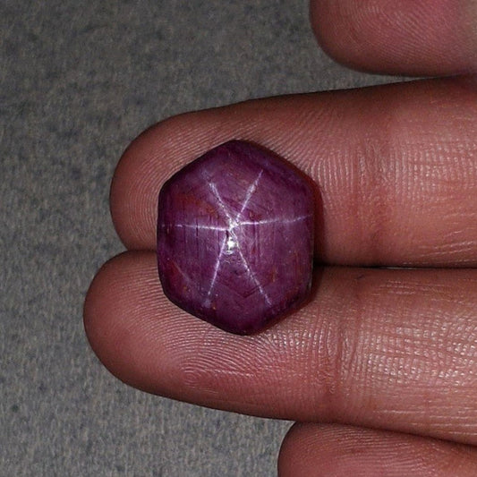 Rubis étoilé hexagonal