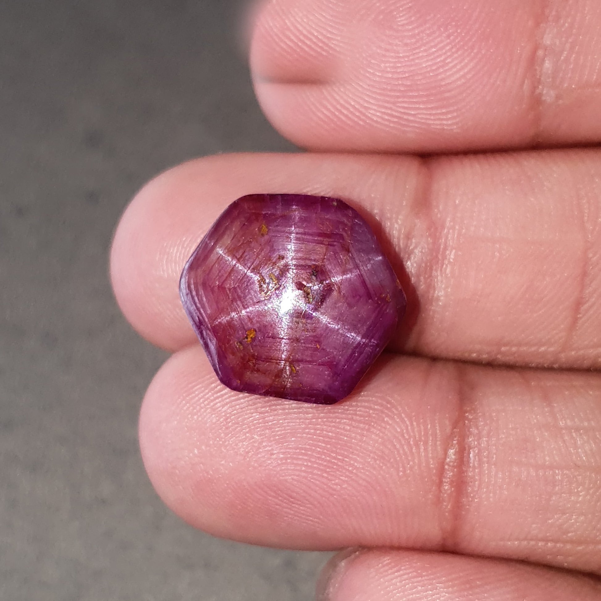 натуральный звездчатый рубин