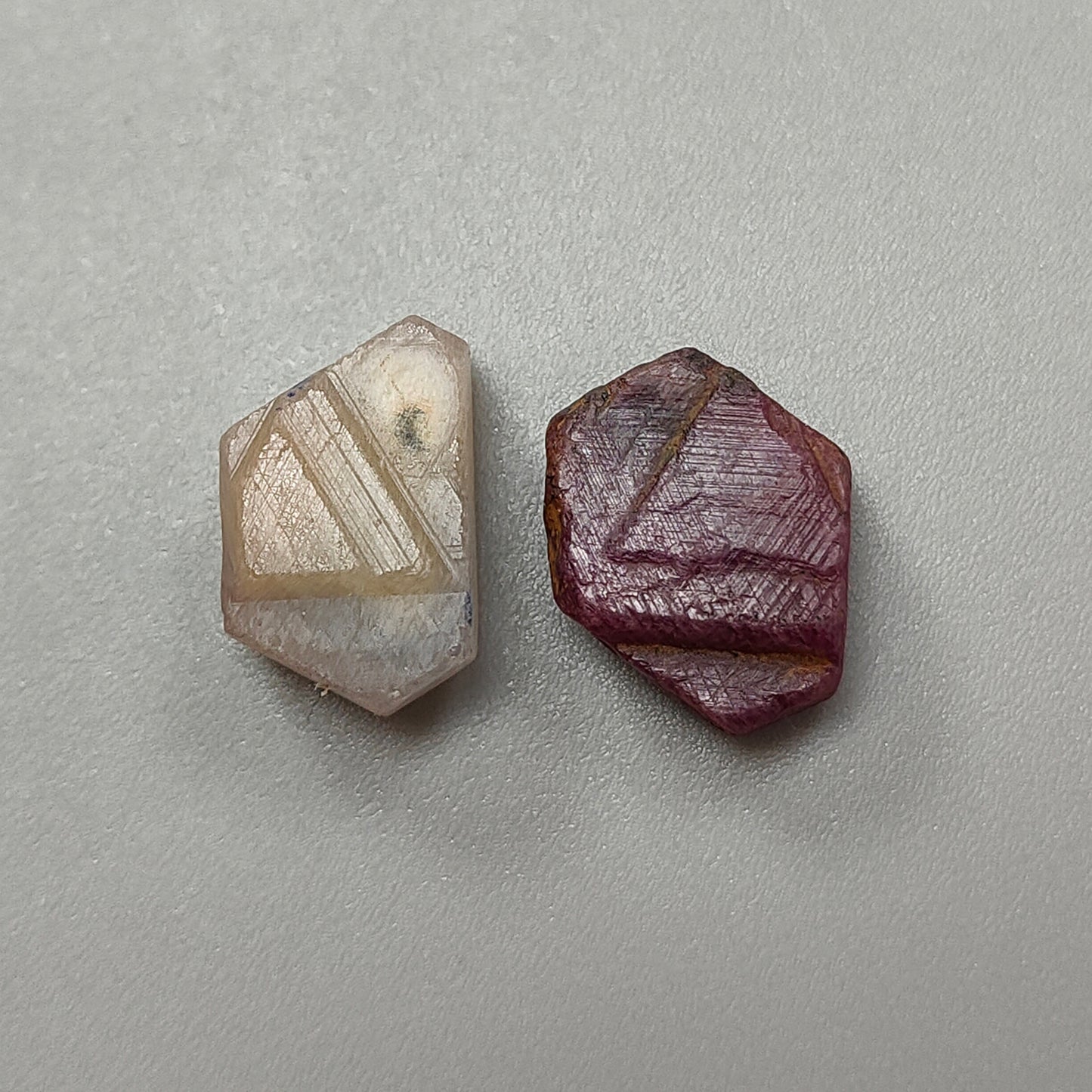 ルビー、イエローサファイアのレコードキーパークリスタルトライアングル