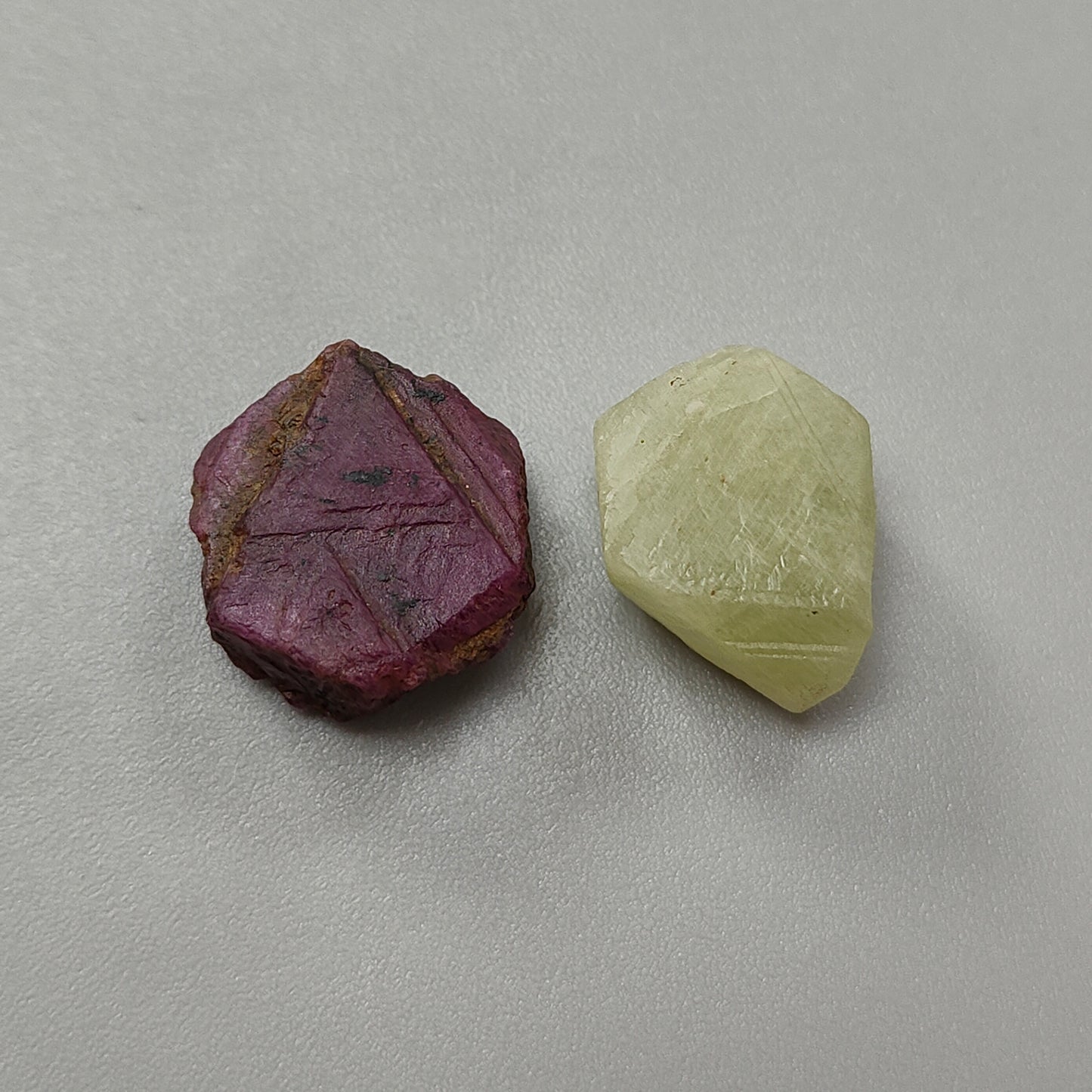 ルビー、イエローサファイアレコードキーパークリスタル