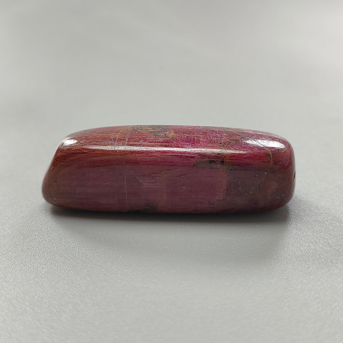 Rubí rodado de forma irregular