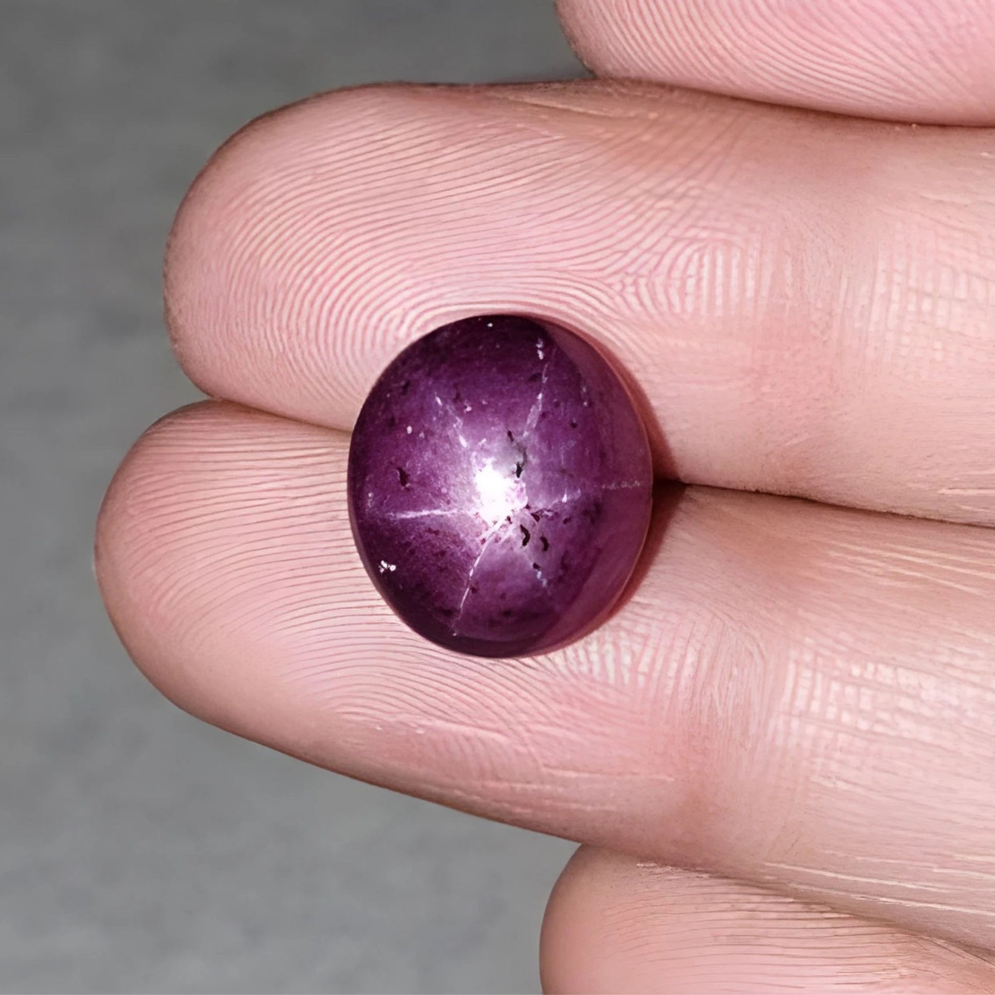 Cabochon di rubino stellato