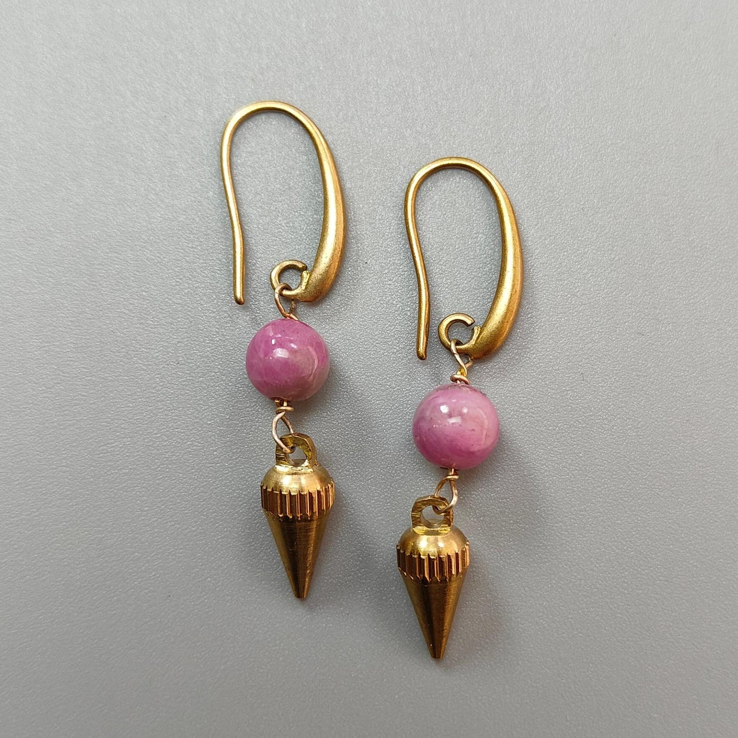 Bi-Color Ruby Necklace Earring Jewelry Set: 285.90cts Natural Untreated Zoisite Ruby, Mystique Jade Round Plain Brass Jewelry Set 8mm 18.5"