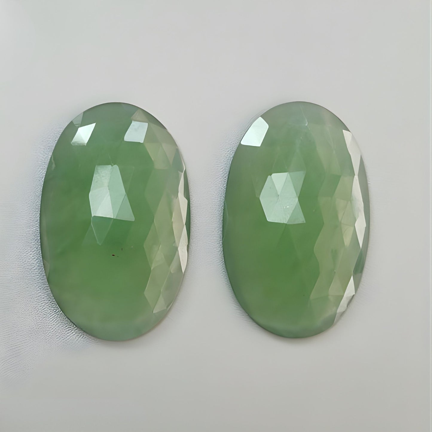 蛇紋石の天然宝石