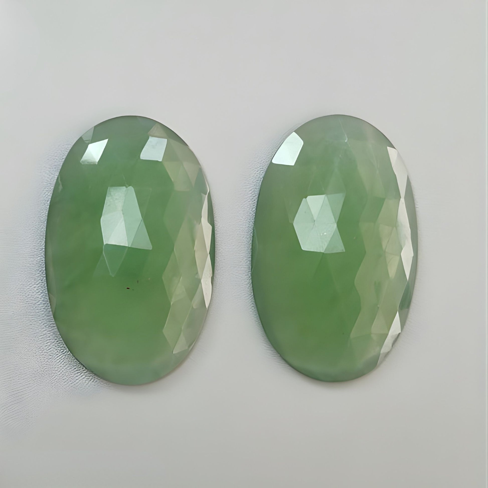 蛇紋石の天然宝石