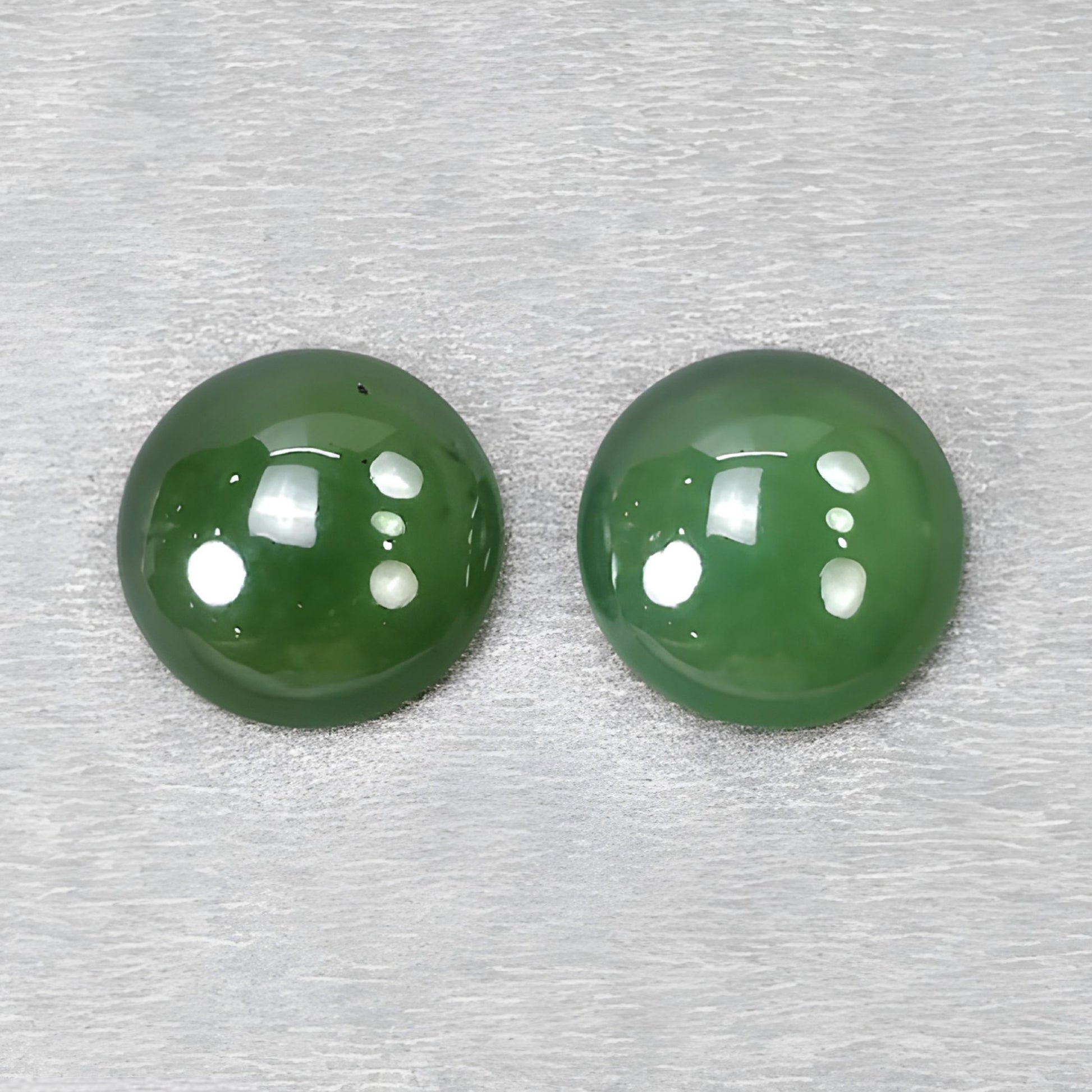 蛇紋石の天然宝石