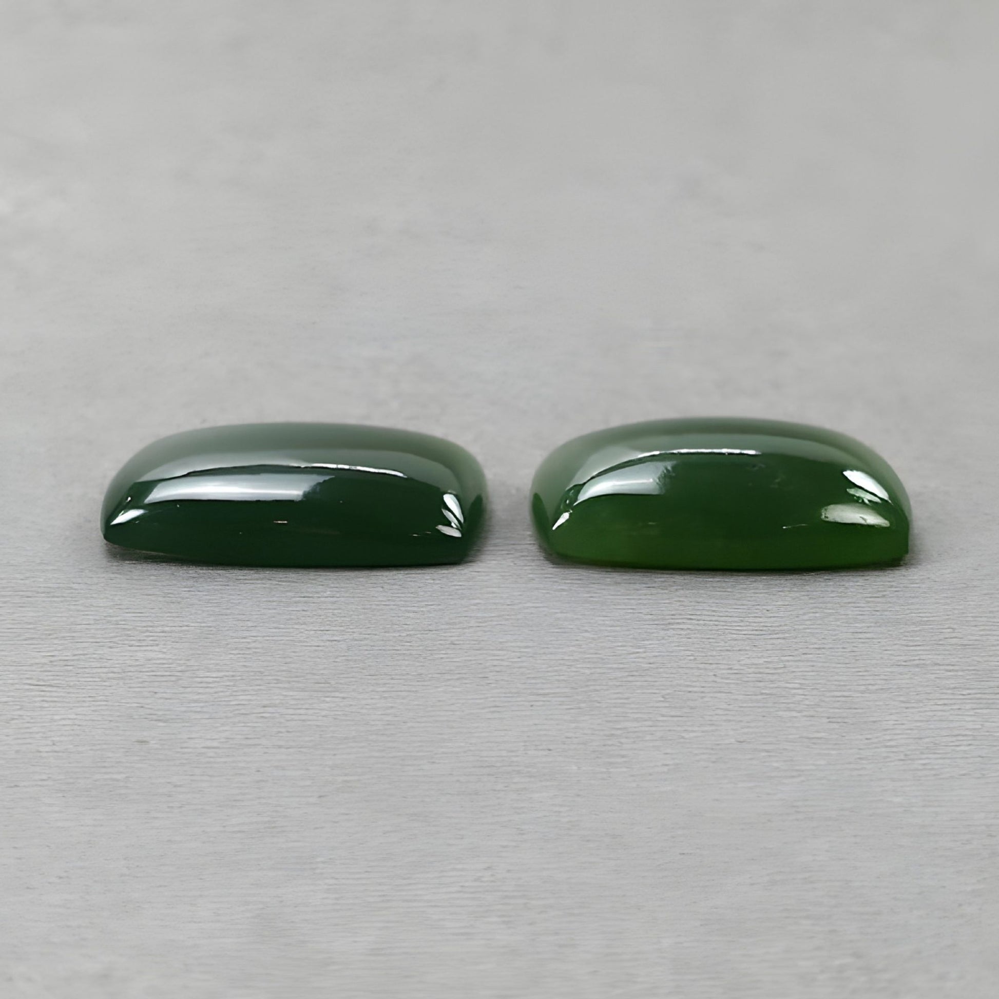 蛇紋石の天然宝石