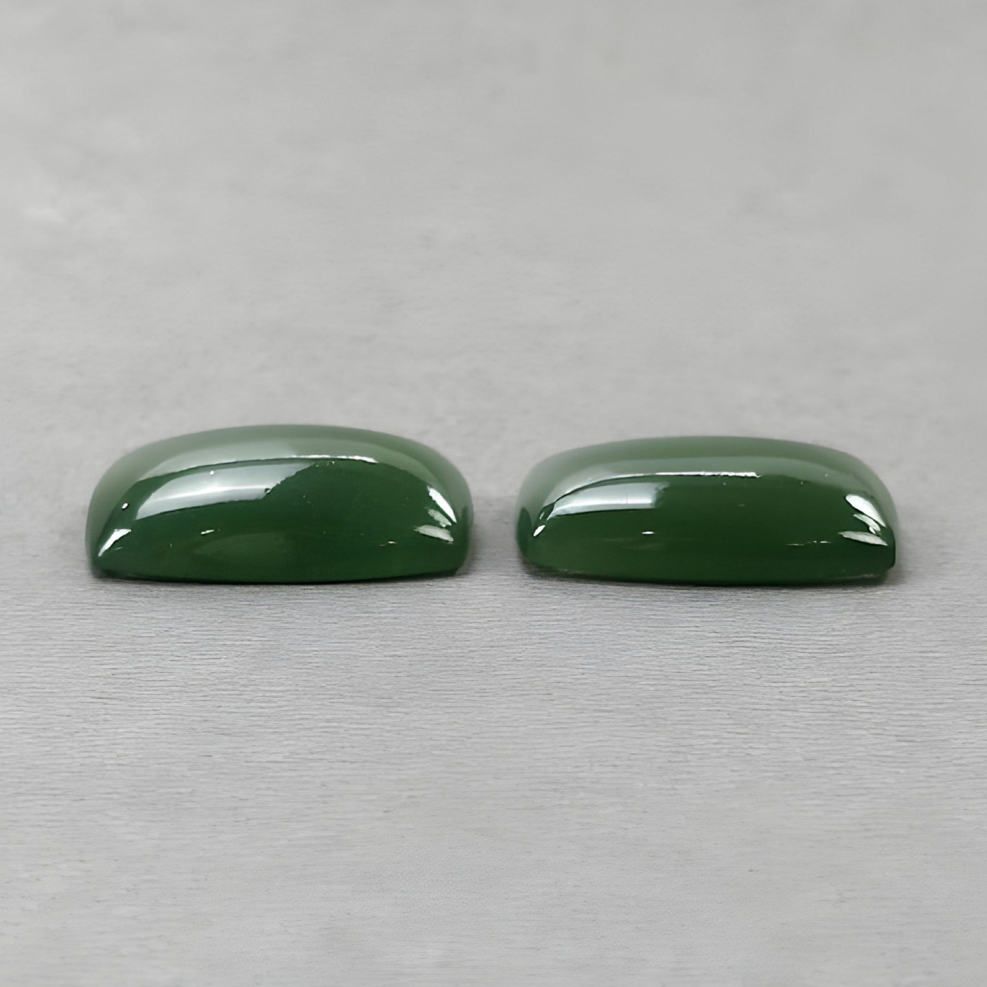 蛇紋石の天然宝石