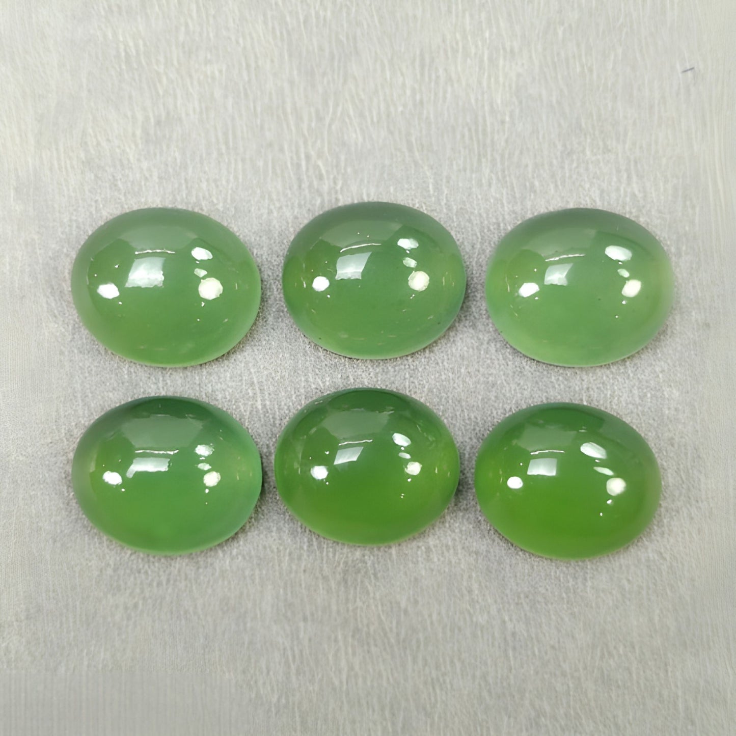 Serpentin-Naturedelstein