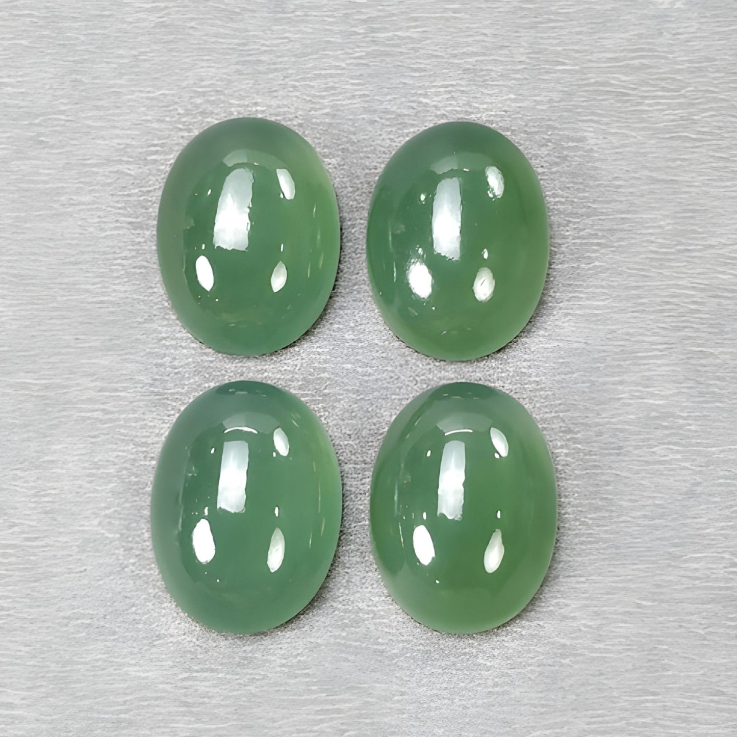 蛇紋石の天然宝石