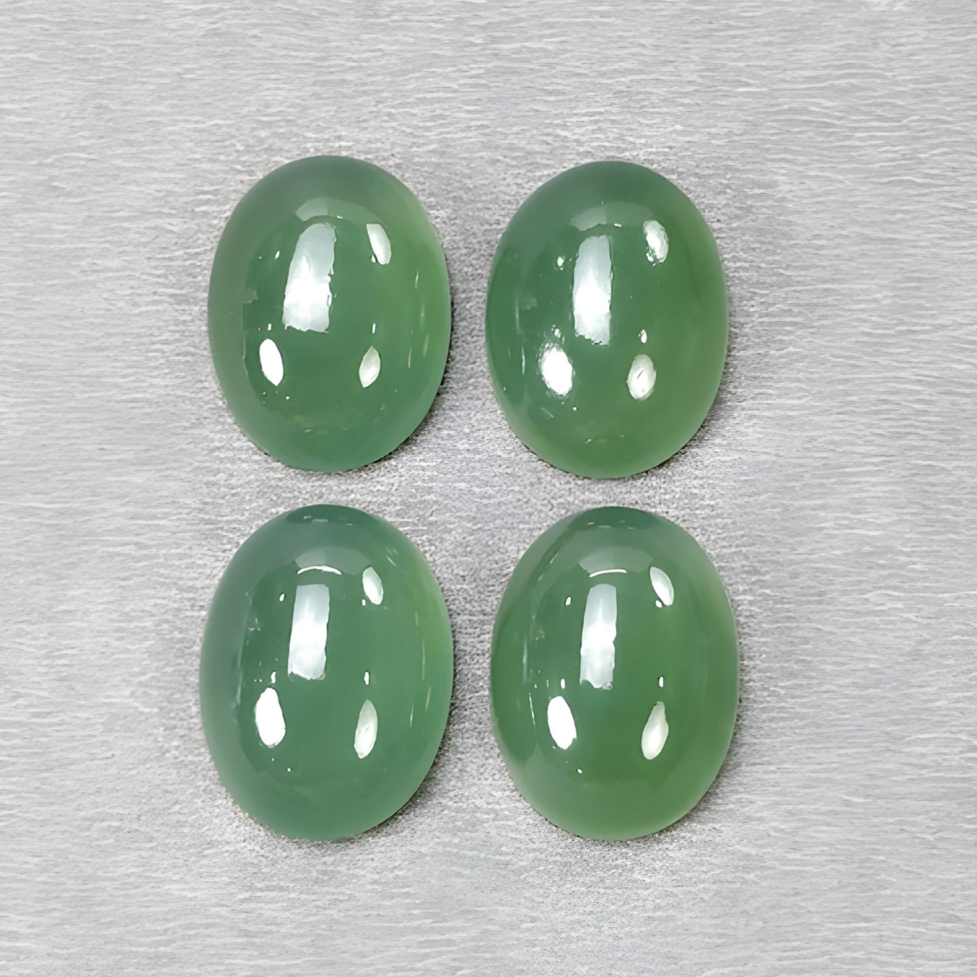 蛇紋石の天然宝石