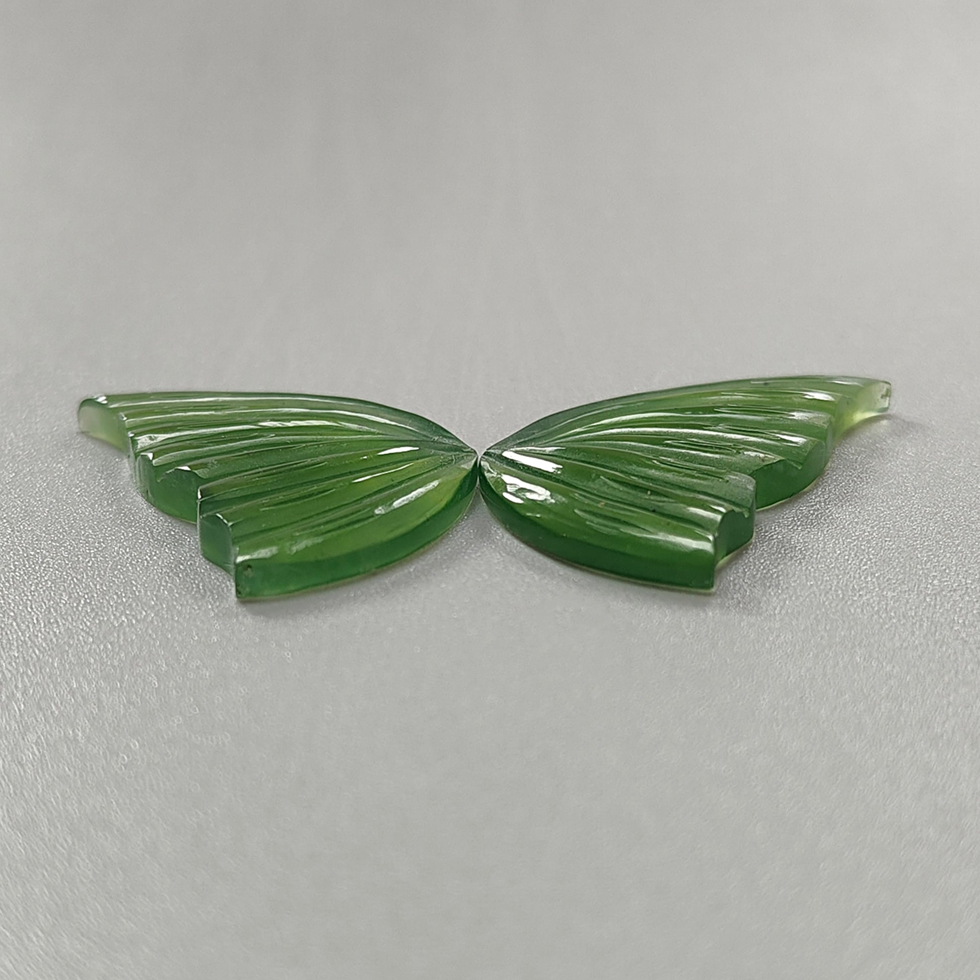 Serpentin-Naturedelstein