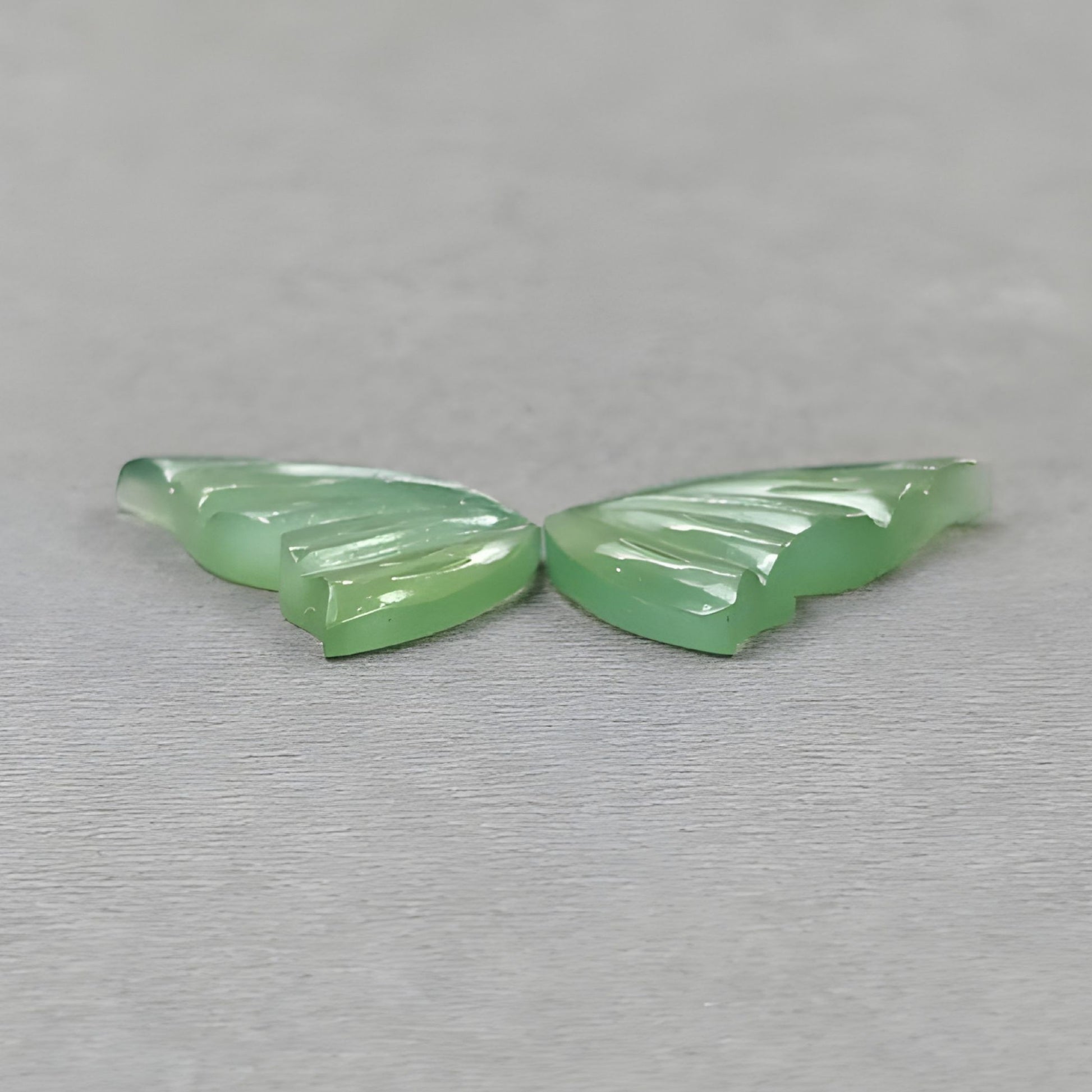 蛇紋石の天然未処理宝石