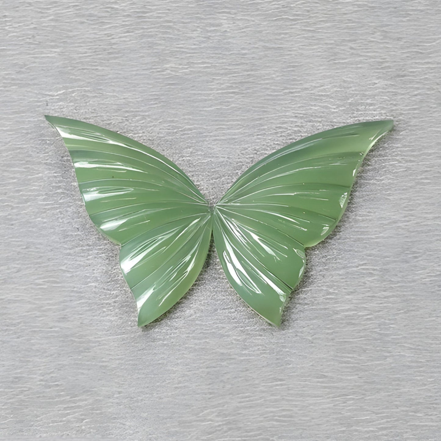 蛇紋石の天然未処理宝石