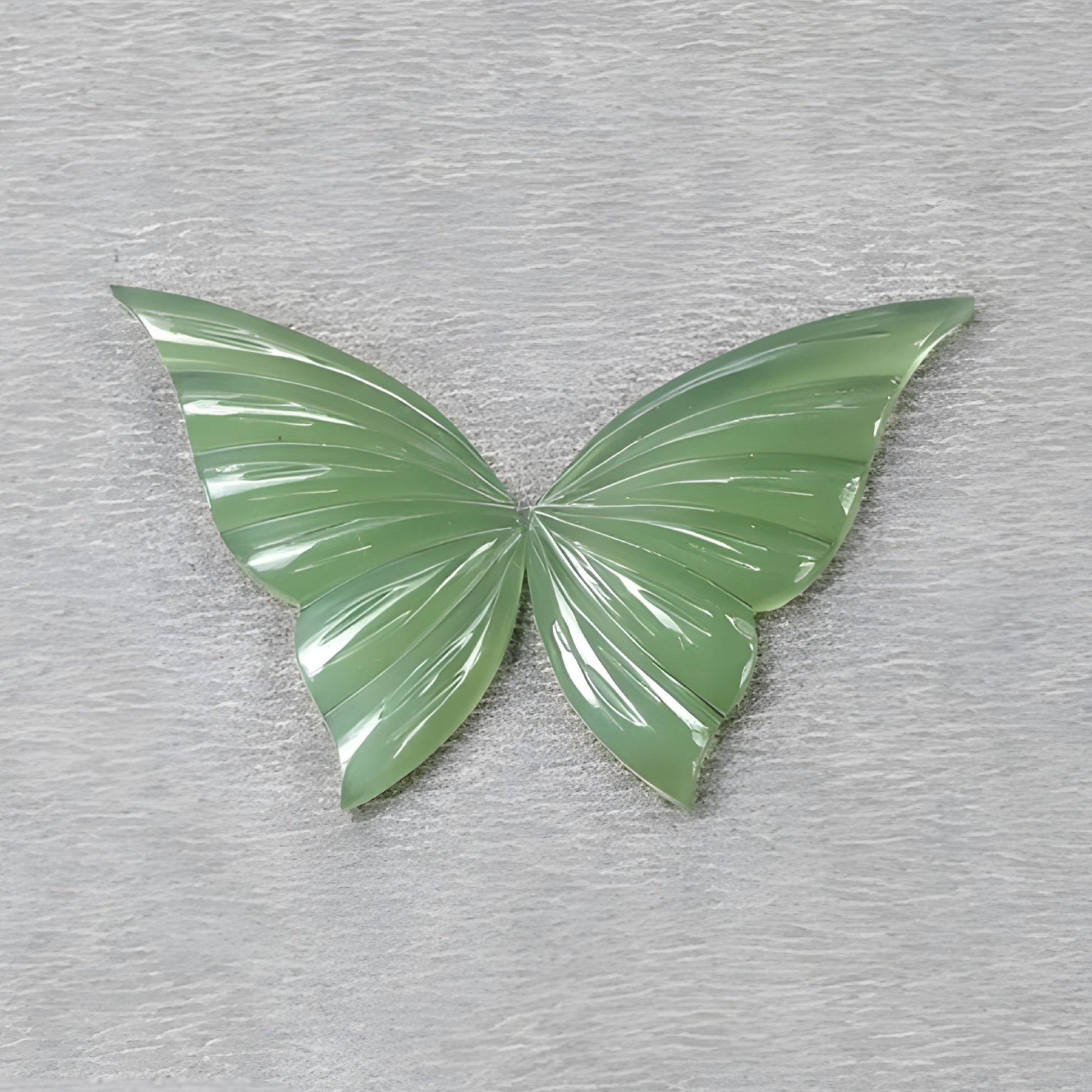 蛇紋石の天然未処理宝石