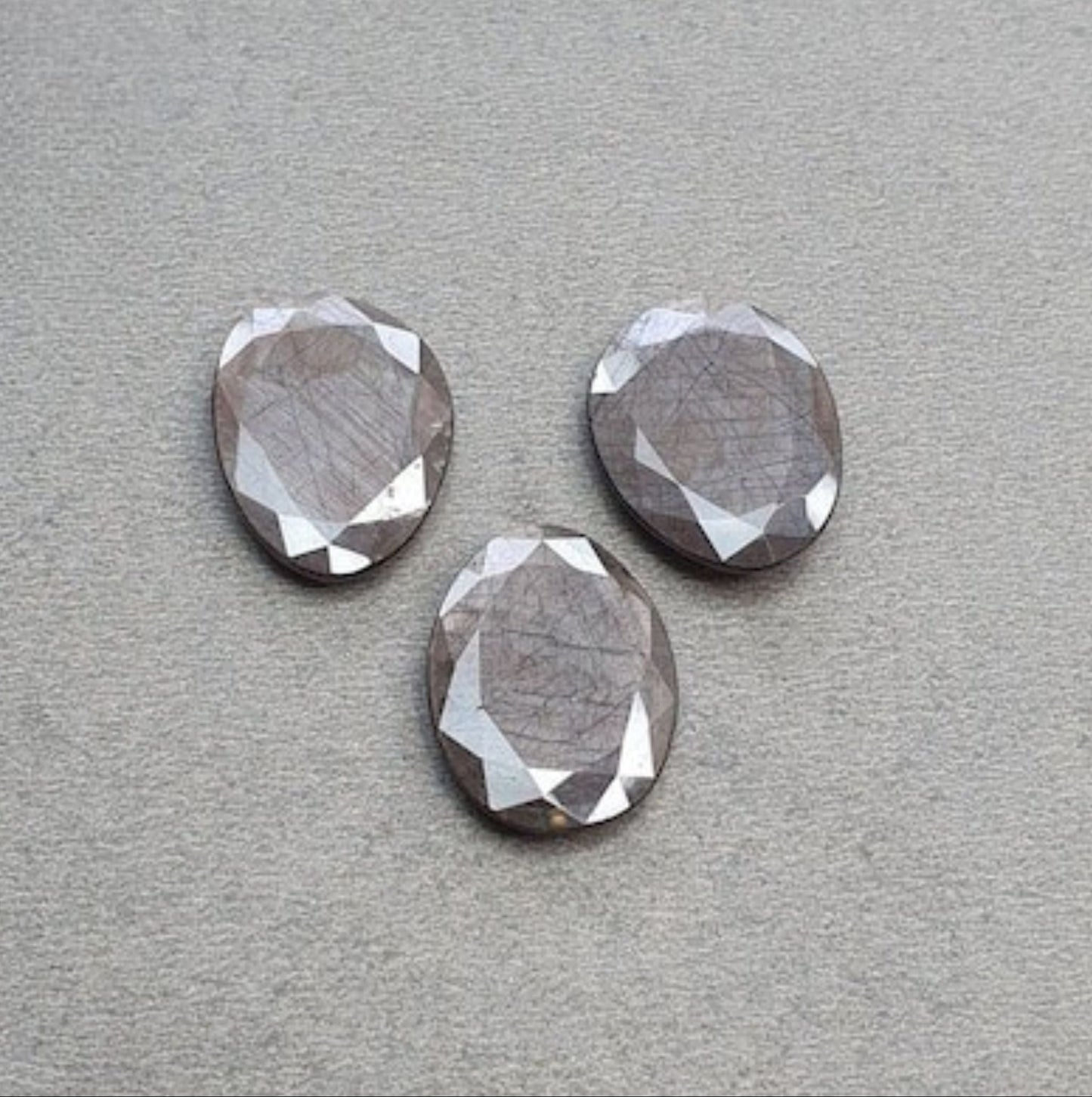 宝飾品用のサファイア