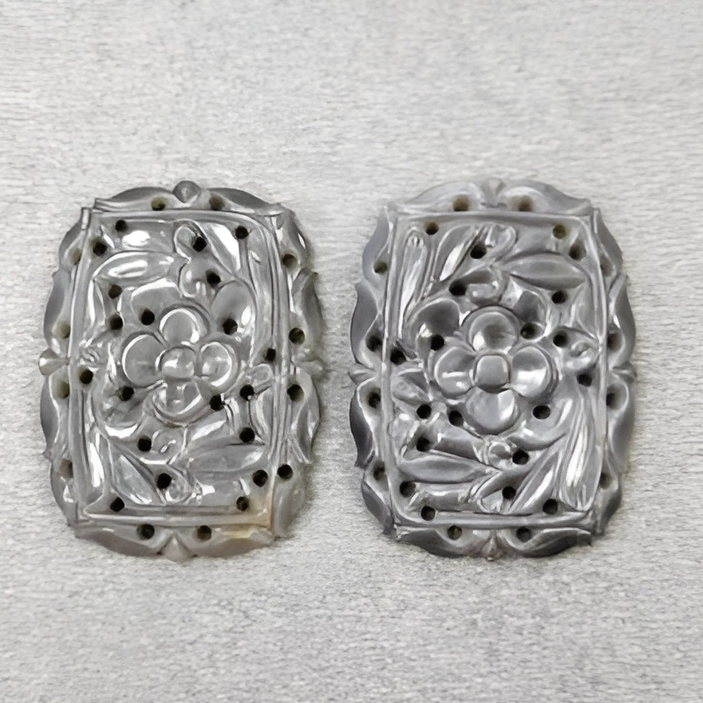 シルバーサファイアのバゲット彫刻