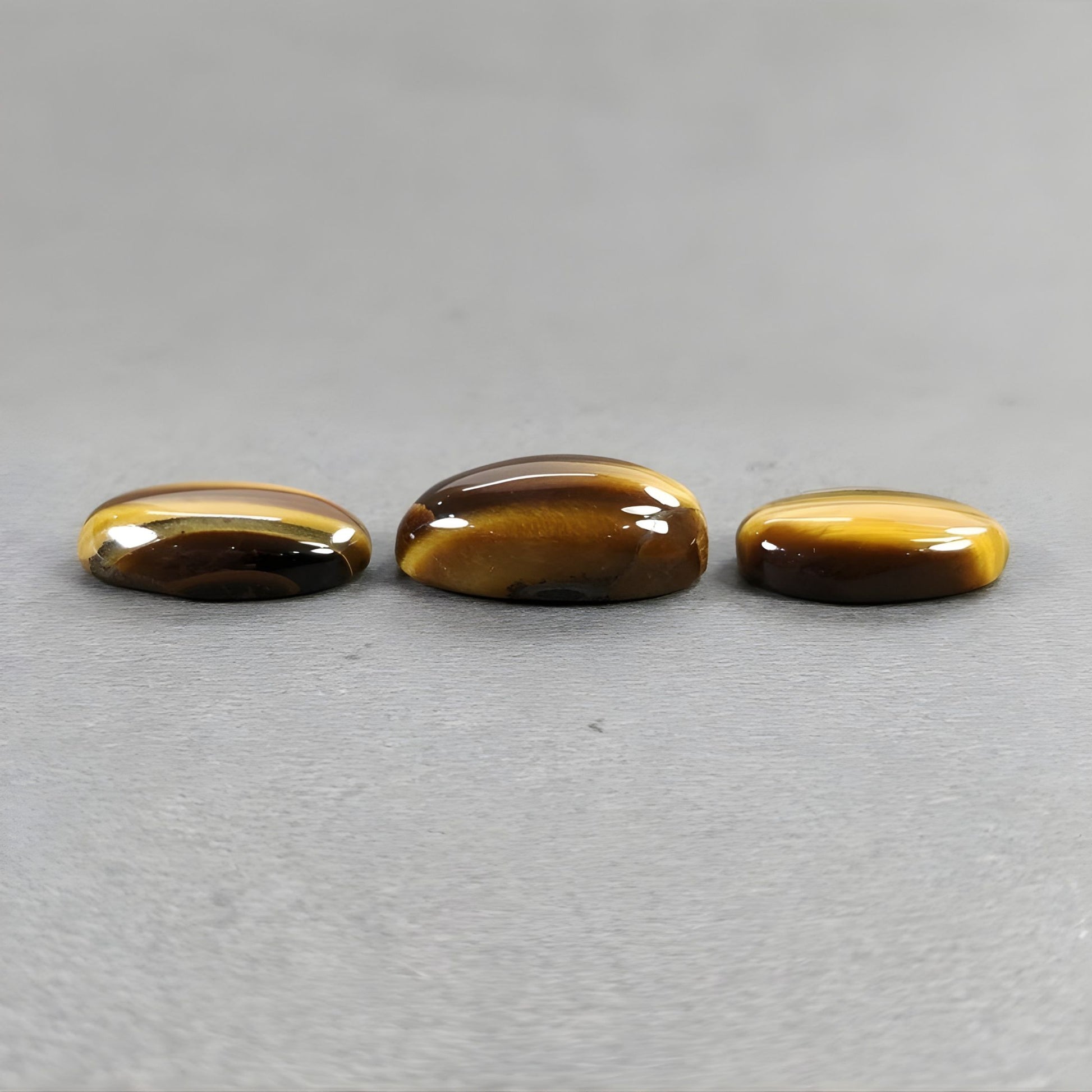 Tigerauge-Cabochon-Edelstein