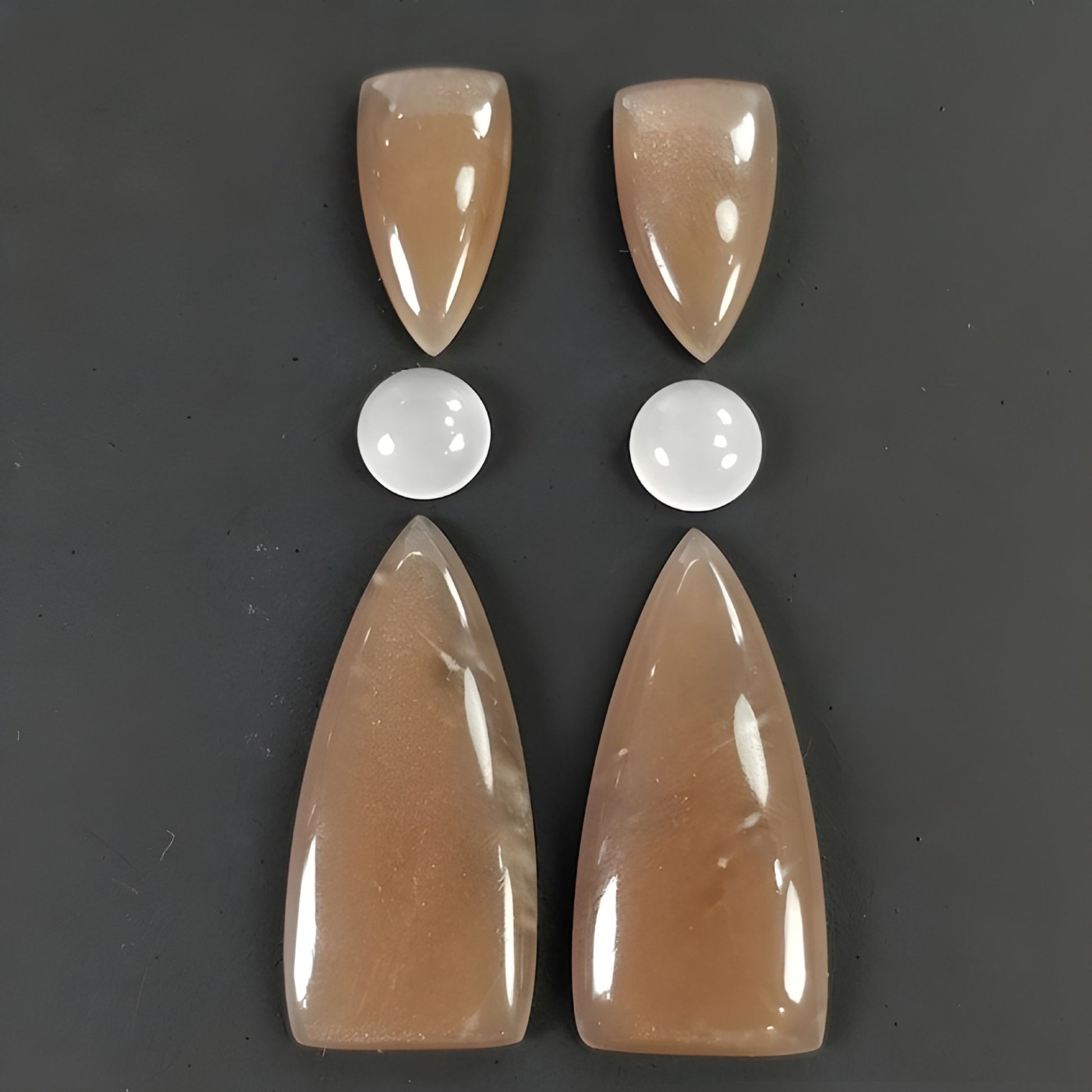 حجر القمر كابوشون فاخر ذو شكل دائري