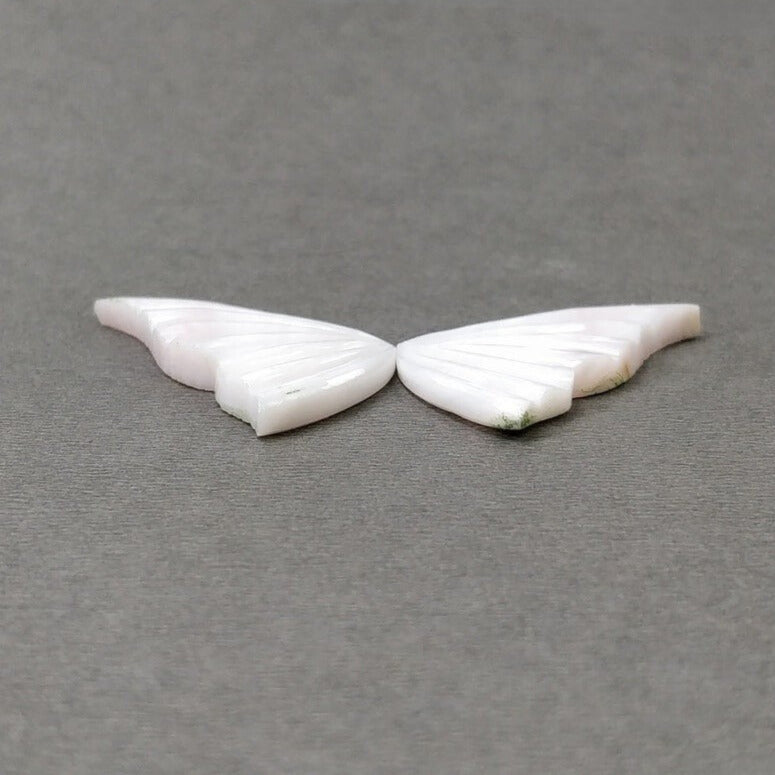 intaglio di farfalla in opale