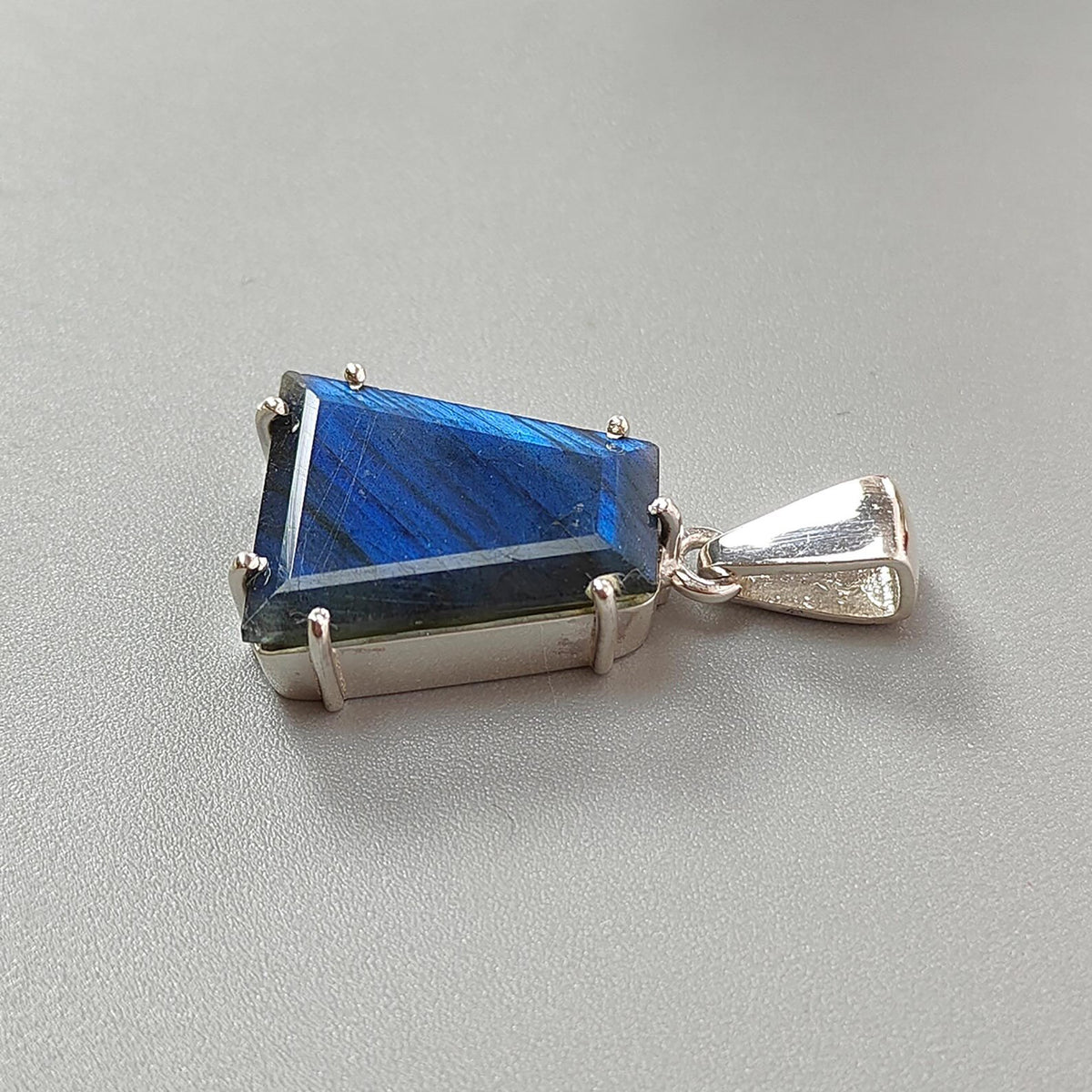 Labradorite Cut