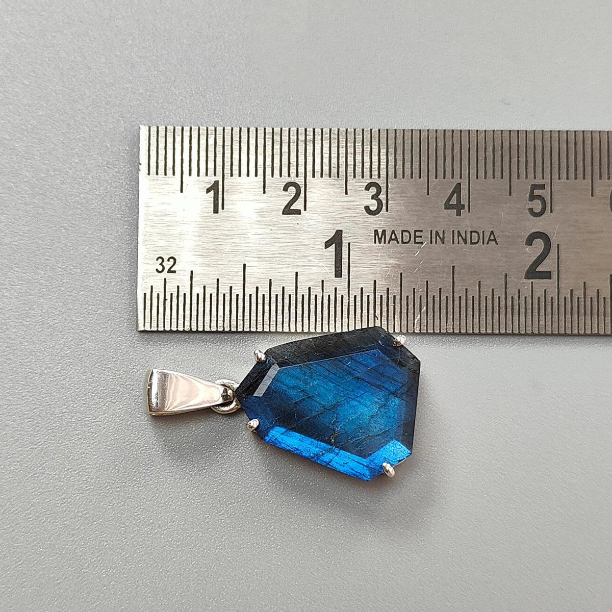 pendentif serti de griffes