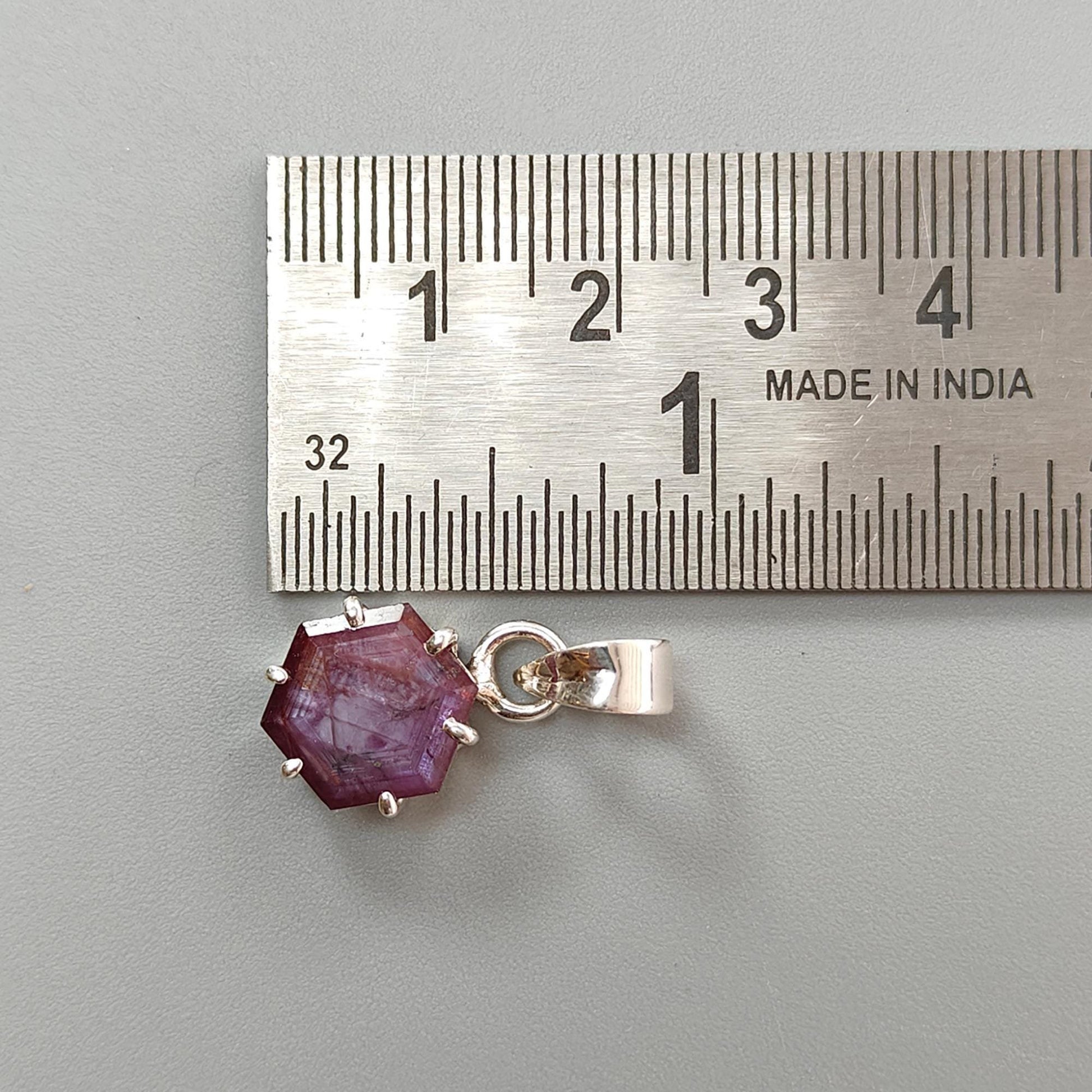 pendentif en saphir rose