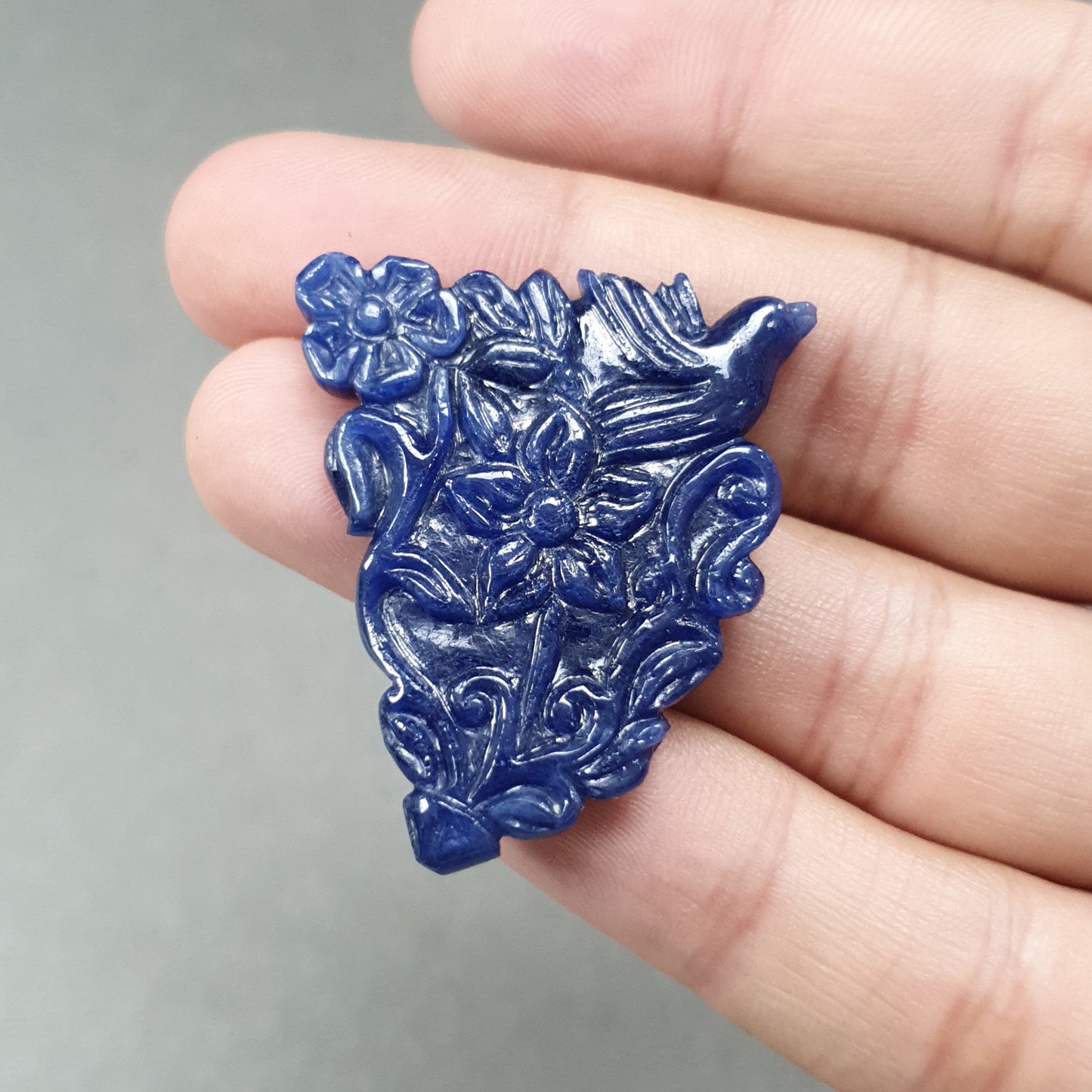 Sapphire Gemstone Carving : 68.90cts Natural Untreated Unheated Blue Sapphire Hand Carved Uneven Shape 40.5*34mm