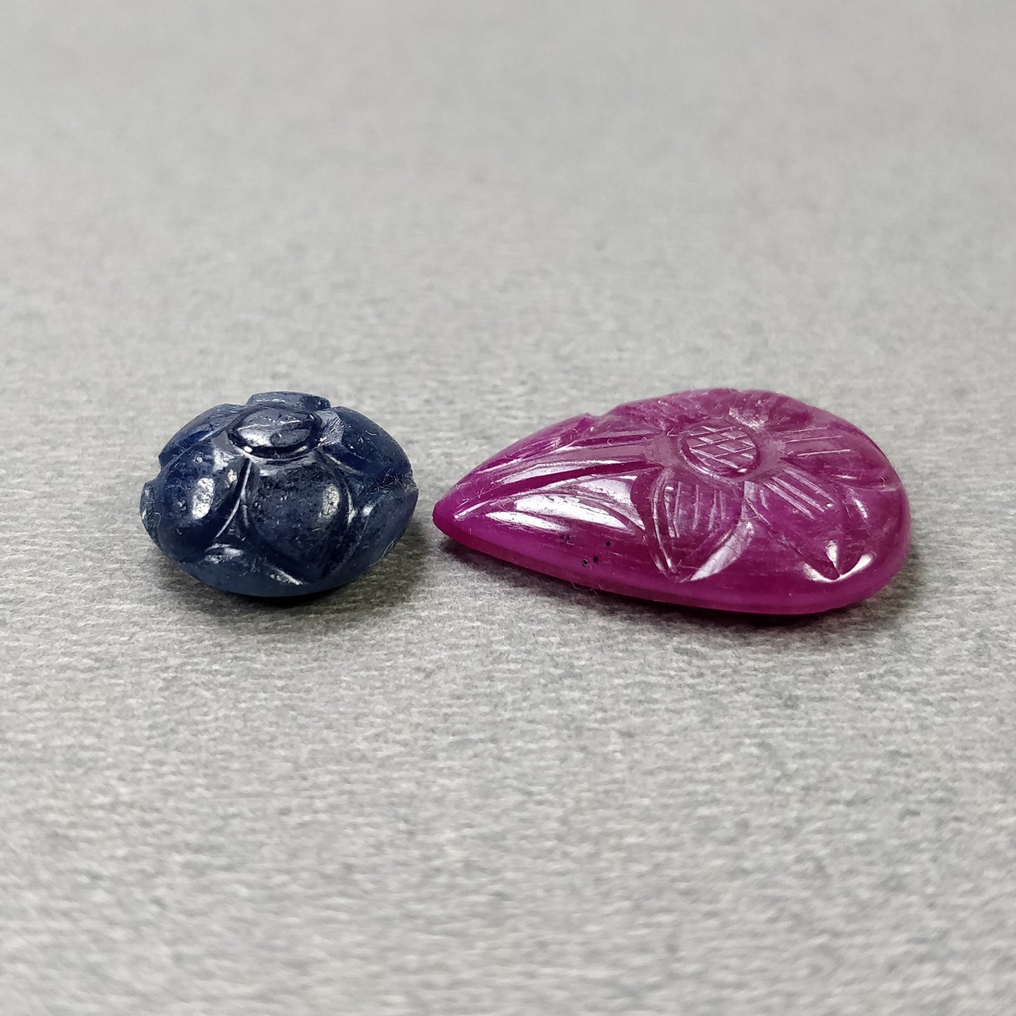 RED RUBY & Blue SAPPHIRE Gemstone Carving : 20.15cts Natural Untreated Ruby Hand Carved Pear and Round 20*15mm - 11mm 2pcs (With Video)