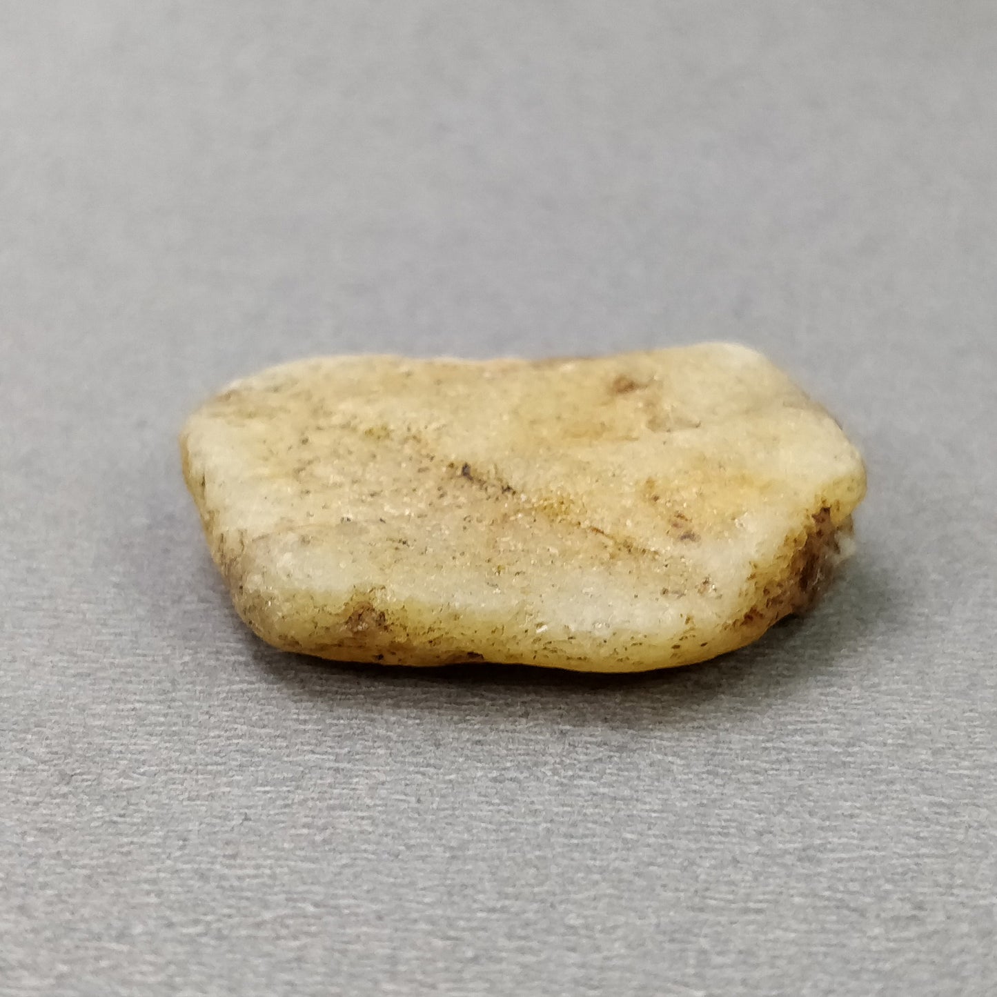 RECORD KEEPER Yellow SAPPHIRE Gemstone Crystal : 84.90cts Natural Untreated Triangle Formative Sapphire Specimen 36*26mm