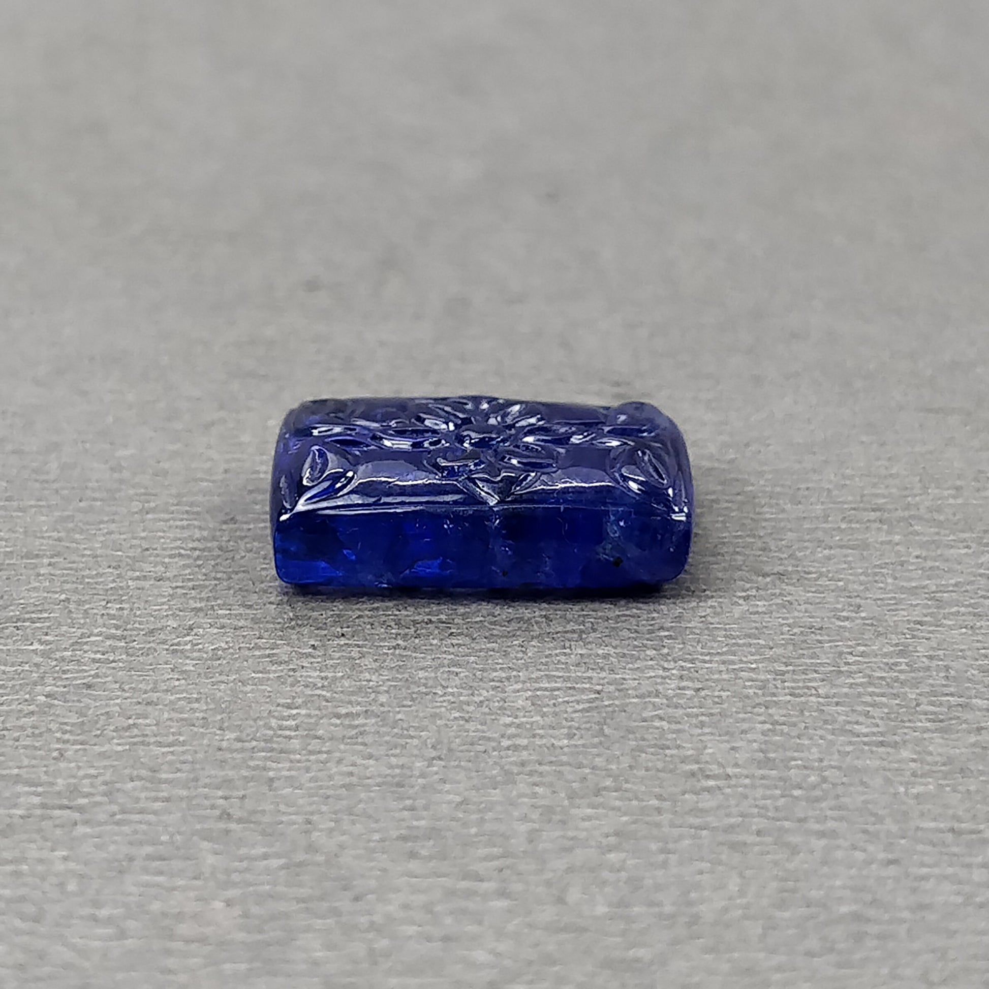 Blue tanzanite